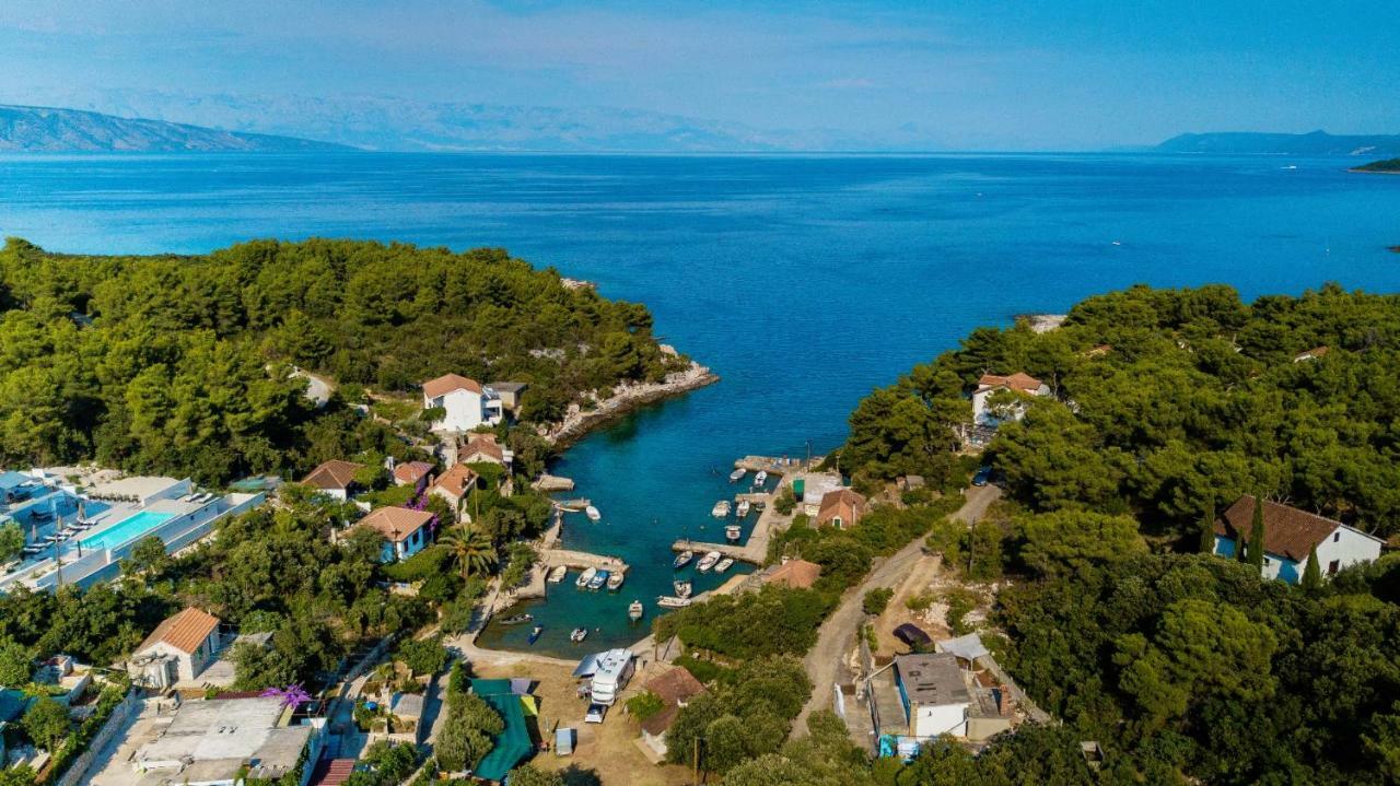 Hvar *